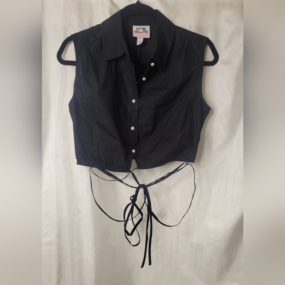 Alani Noelle crop blouse w/wraparound ties